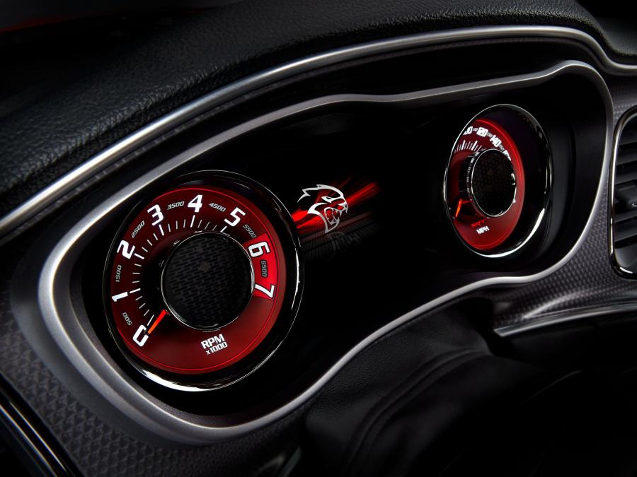  Dodge Challenger SRT Hellcat 2015 года  (фото 17 из 42)